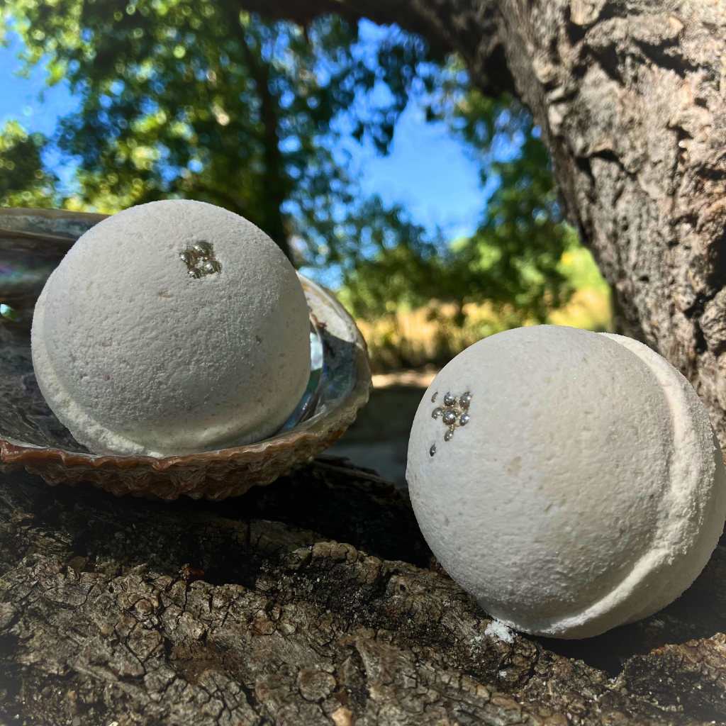 Cozy Cabin Vanilla Caramel | Handmade Artisan Bath Bomb | 5oz