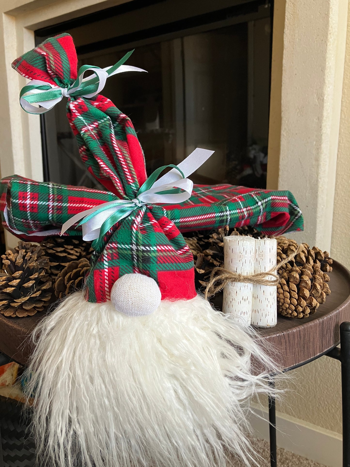 Holiday Season Plaid Print AromaGnome | Green & White Bows | White Beard