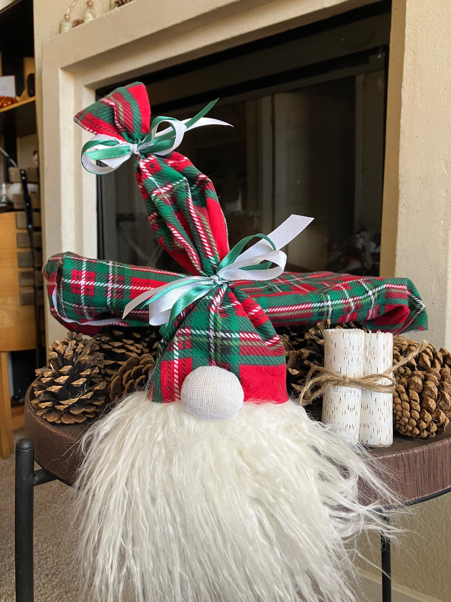 Holiday Season Plaid Print AromaGnome | Green & White Bows | White Beard