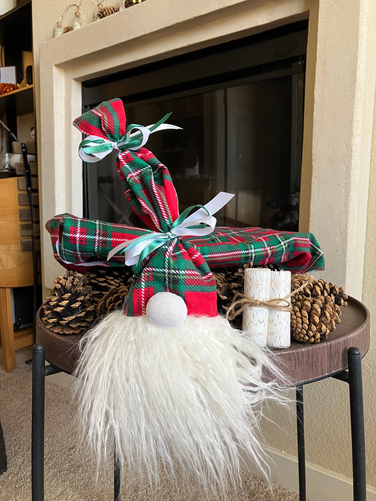 Holiday Season Plaid Print AromaGnome | Green & White Bows | White Beard