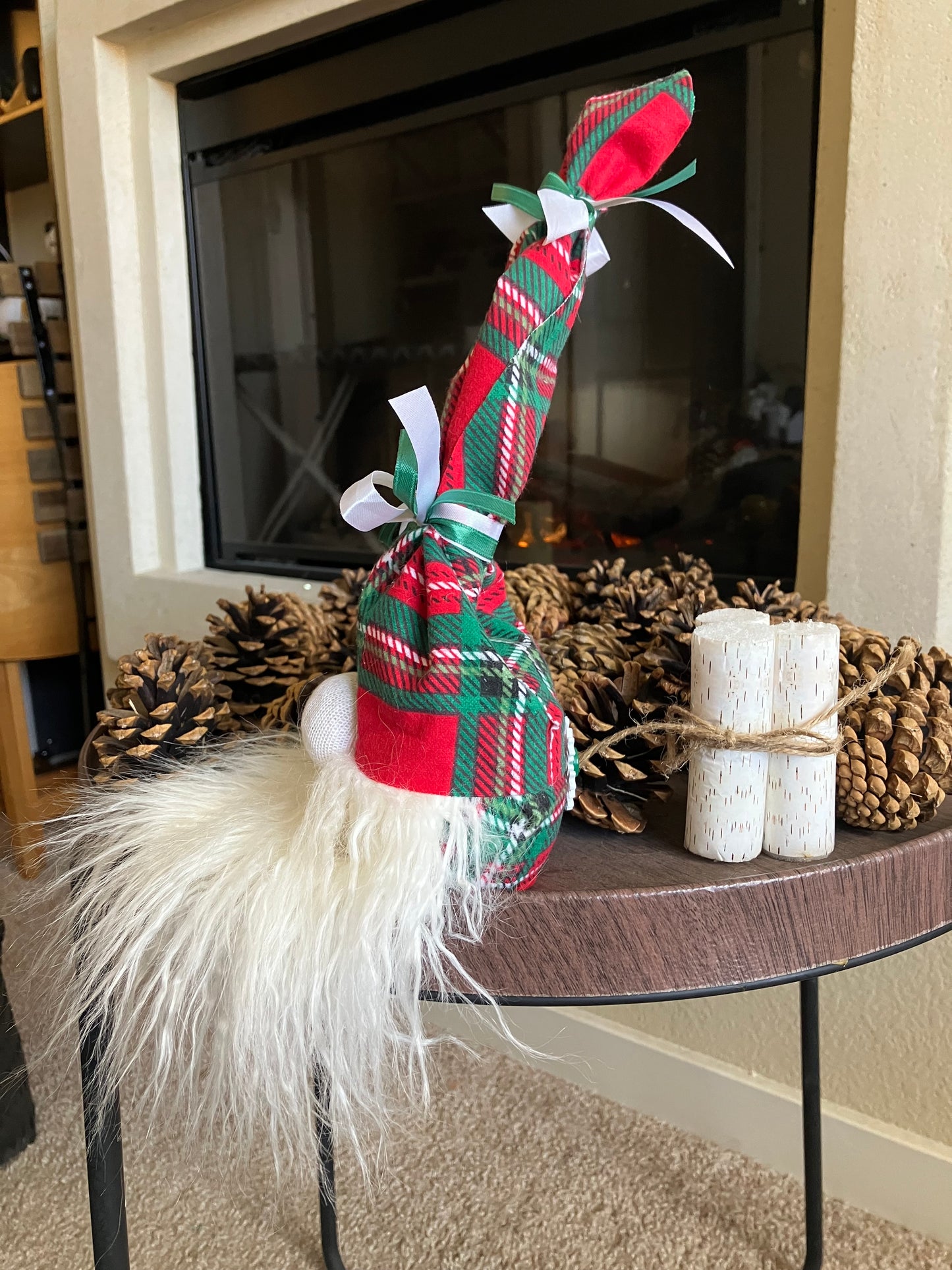 Holiday Season Plaid Print AromaGnome | Green & White Bows | White Beard