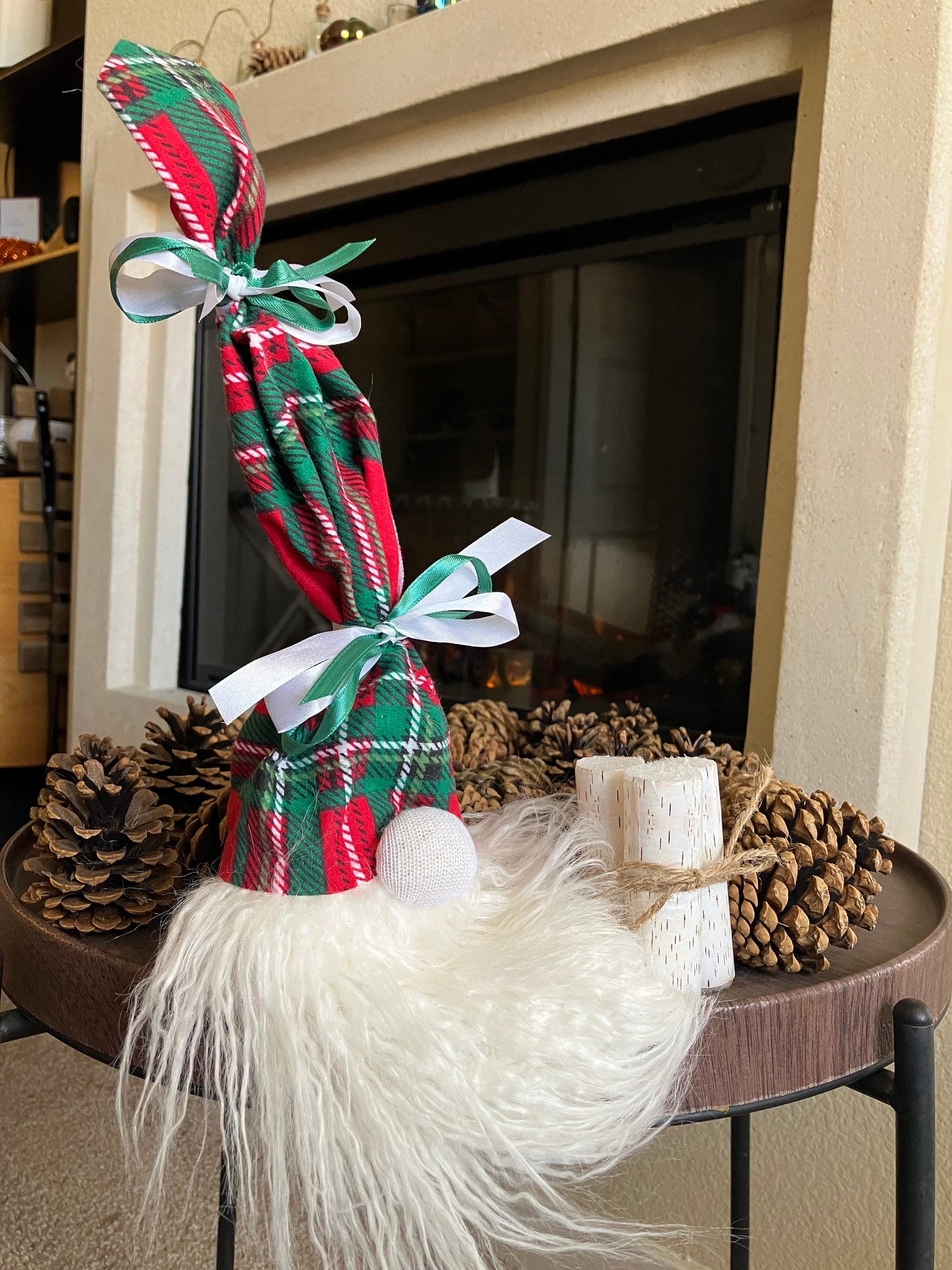 Holiday Season Plaid Print AromaGnome | Green & White Bows | White Beard